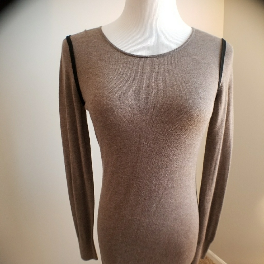 Cool brown shirt with black zipper detail